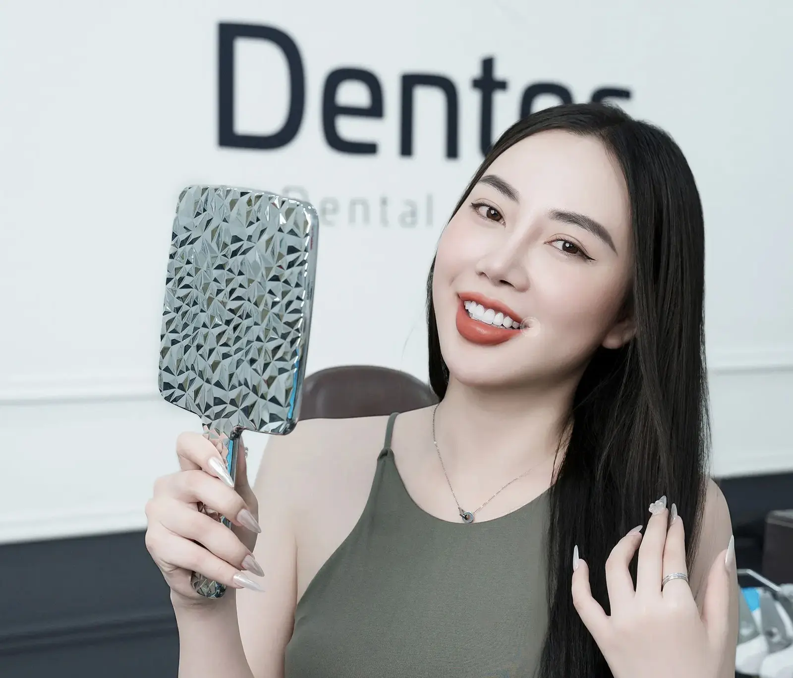 Góc giải đáp: Bọc răng sứ có uống cà phê được không?